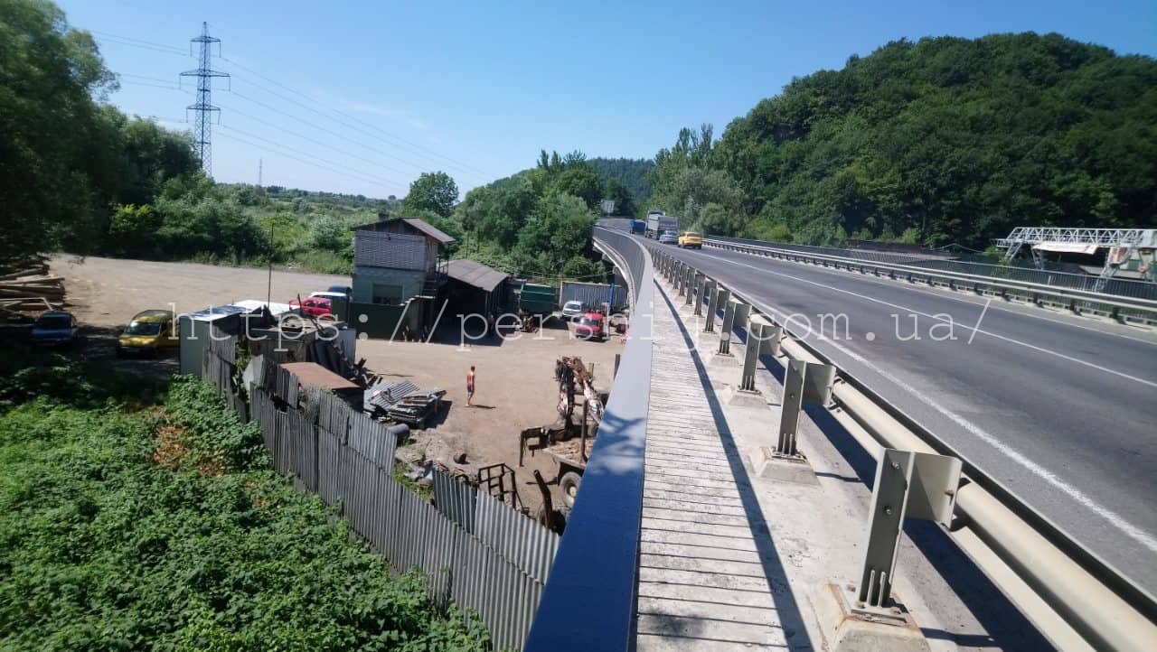 Закарпатські дорожники показали, що відбувається на трасі Київ-Чоп (ФОТО)