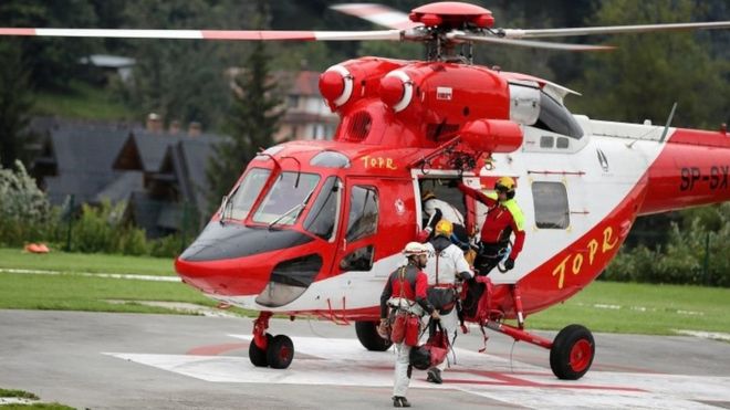 Двоє людей зайшли в печеру і не можуть вийти. Вихід затопило