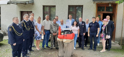 Закарпатські рятувальники отримали від чехів плаваючу техніку (ФОТО)