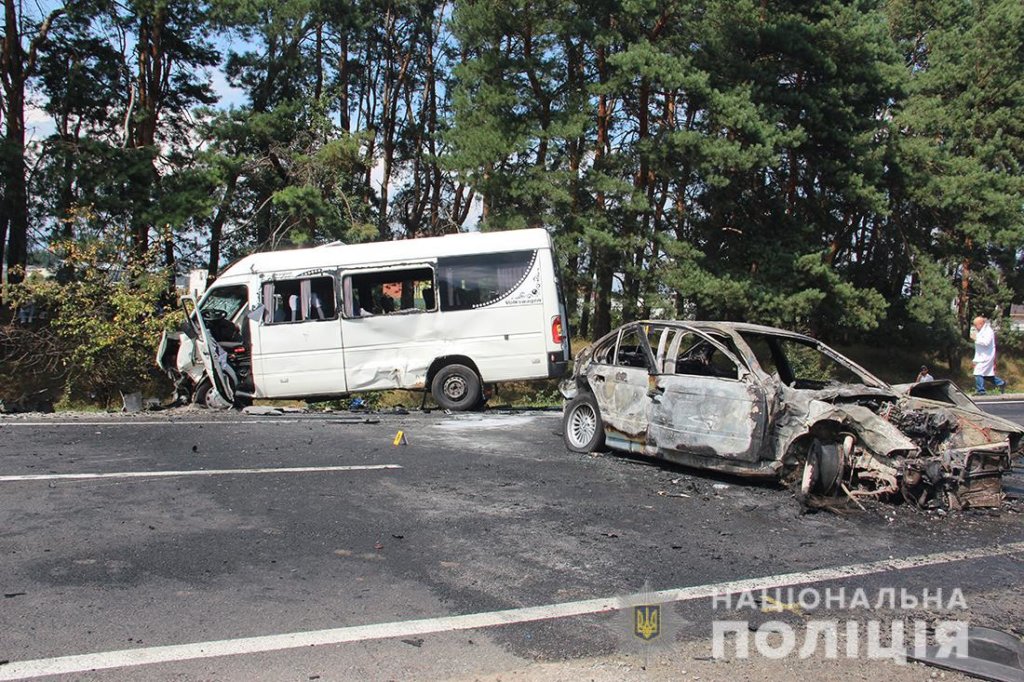 У страшній ДТП постраждало 24 людини (ФОТО)