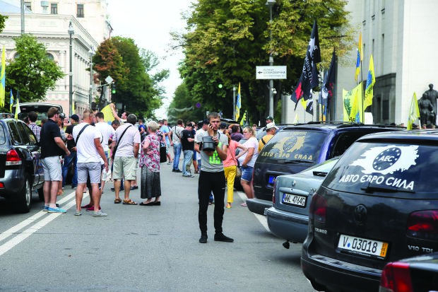 Євробляхерів почнуть штрафувати з 22 серпня: українцям доведеться віддати останнє, інфографіка