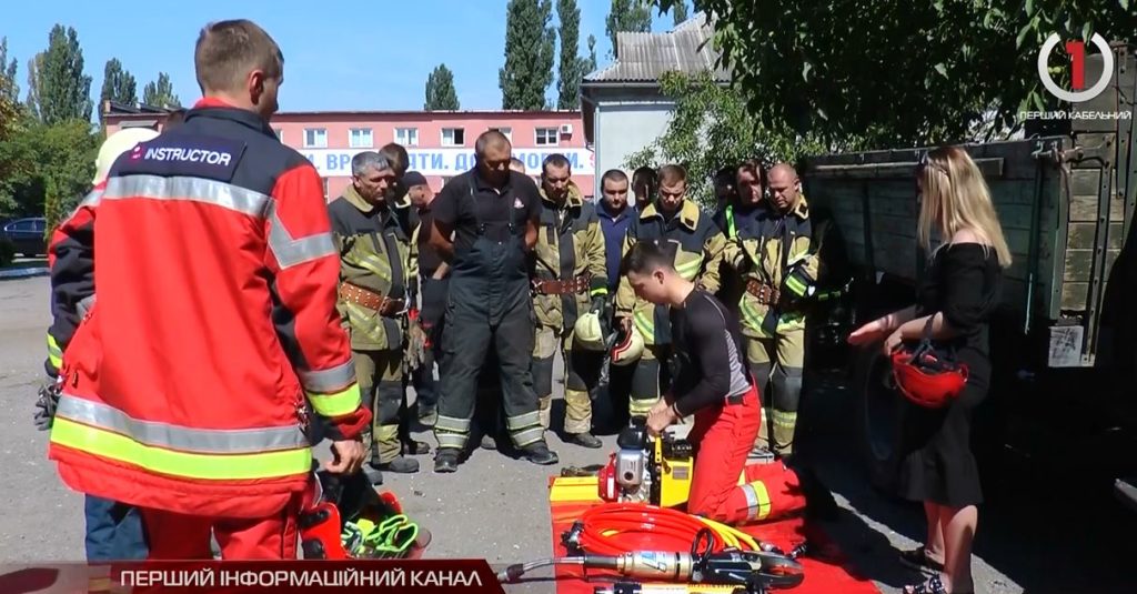 Закарпатські ДСНСники вчаться ліквідовувати наслідки ДТП у польських колег (ВІДЕО)