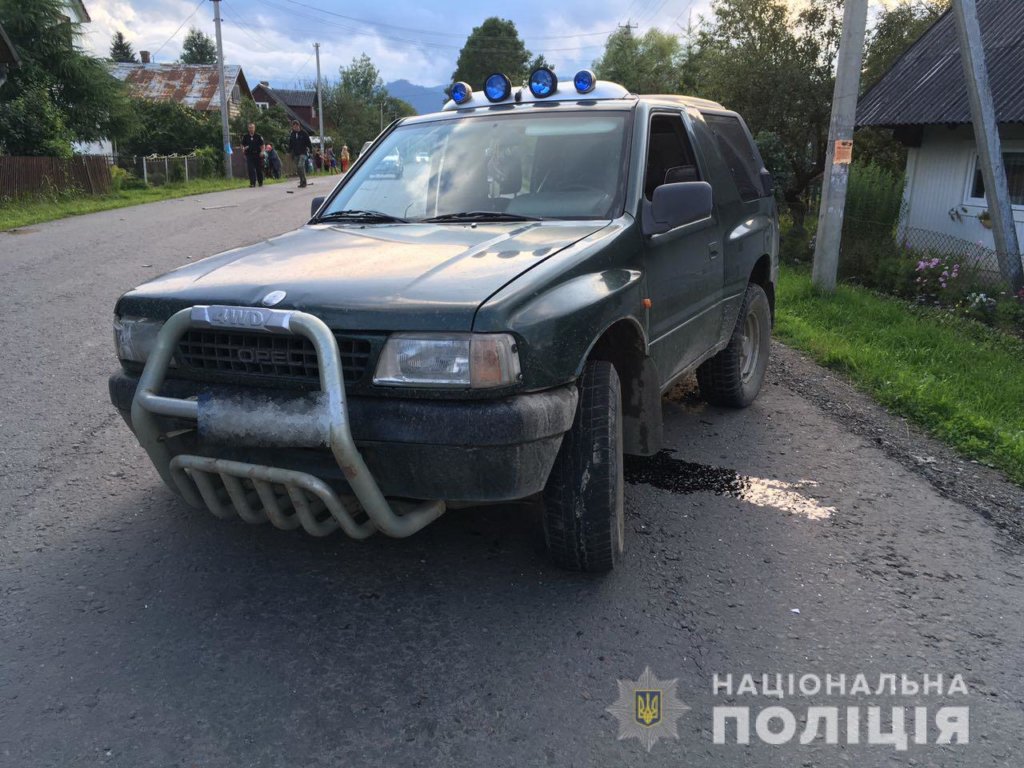 Наїхав на дівчинку, яка знаходилась на узбіччі: деталі ДТП на Рахівщині