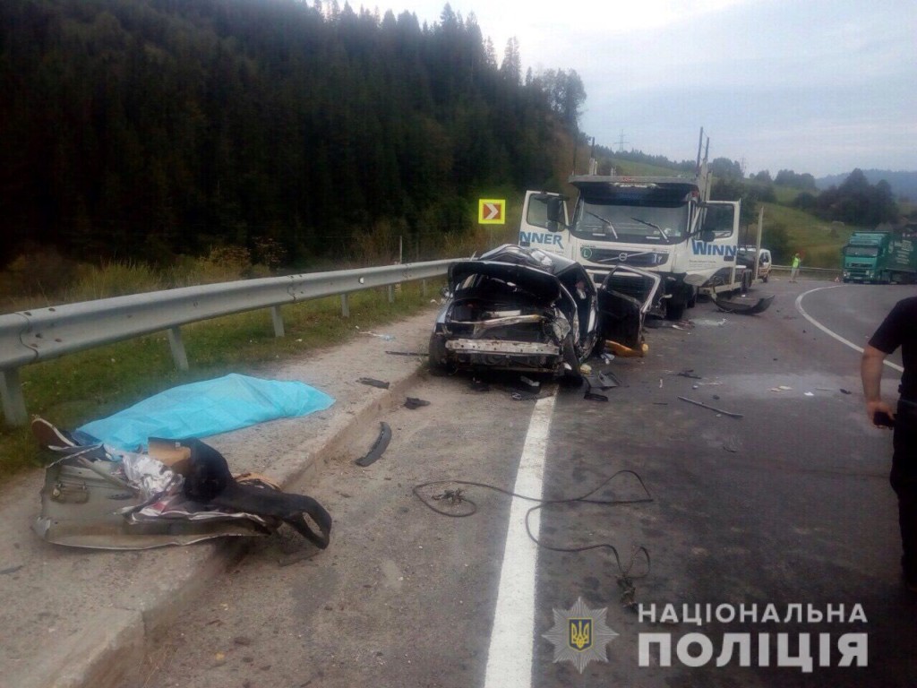 Мешканка Закарпаття потрапила у смертельну автопригоду на Львівщині (ФОТО)