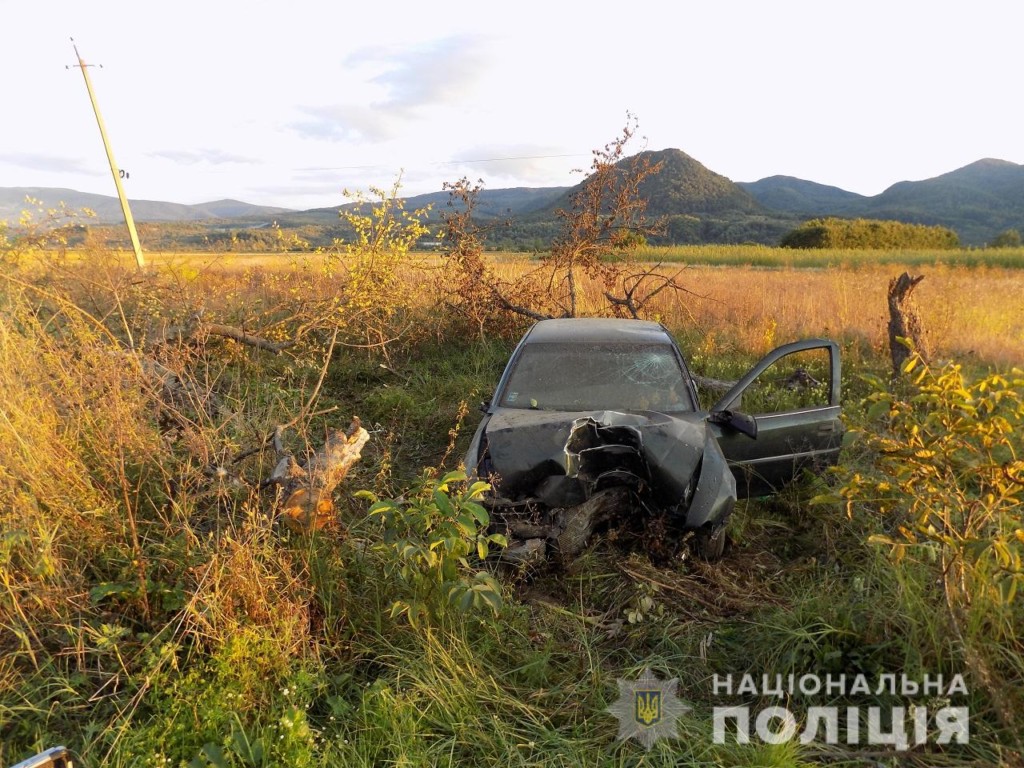 Жахлива ДТП на Хустщині: людей госпіталізовано, подробиці події (ФОТО)