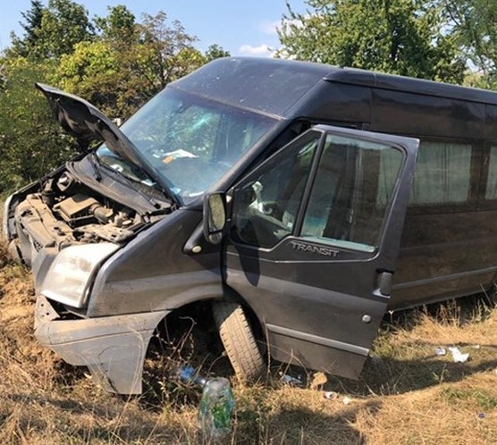 ДТП на Виноградівщині: мікроавтобус вилетів у кювет (ФОТО)