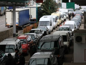 На Закарпатті тримаються черги в окремих КПП з Угорщиною та Словаччиною