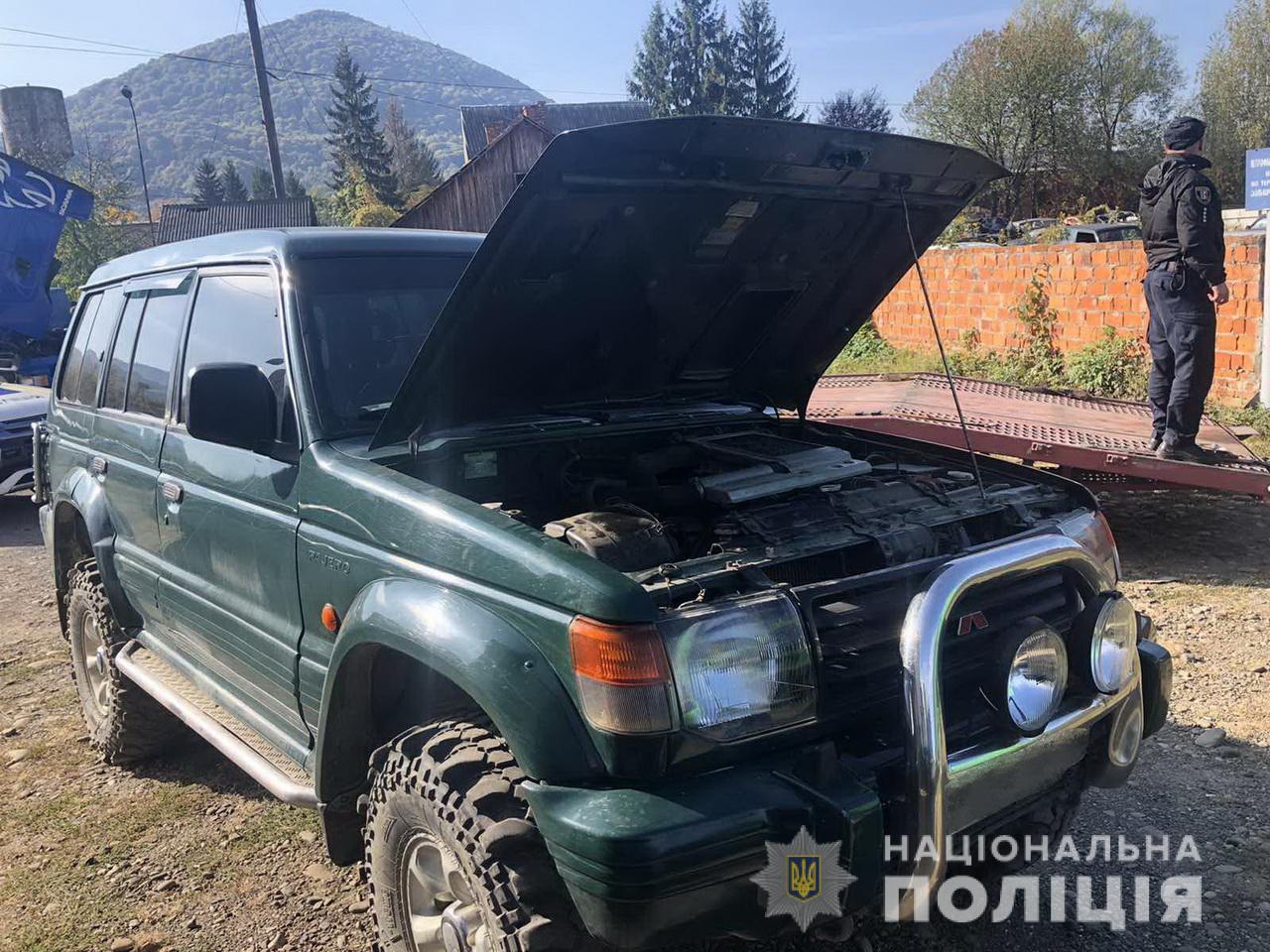 Тячівські копи зупинили «MITSUBISHI Pajero» з ознаками підробки номера кузова