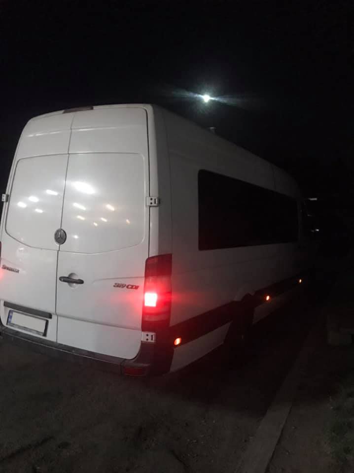 Закарпатські митники показали, що виявили у Sprinter-і на КПП "Ужгород" (ФОТО)