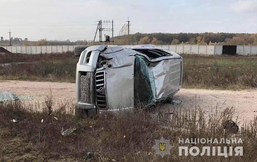 Взяв покататись у тата: неповнолітній не впорався з керуванням позашляховика (ФОТО, ВІДЕО)