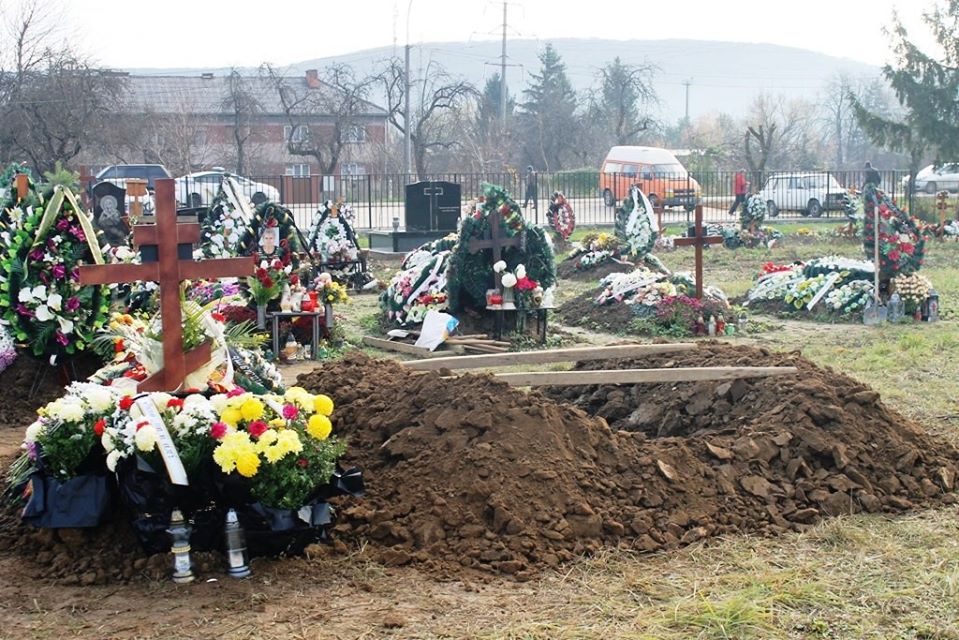 Бізнес на смерті на Ужгородщині