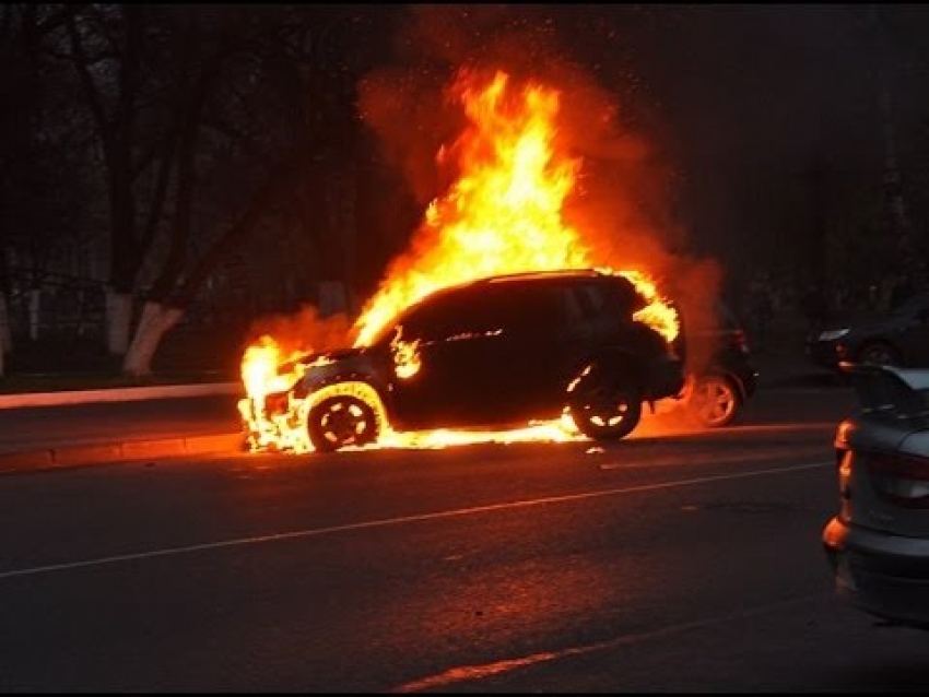 Вже традиційно? Вихідними на Закарпатті горіло авто