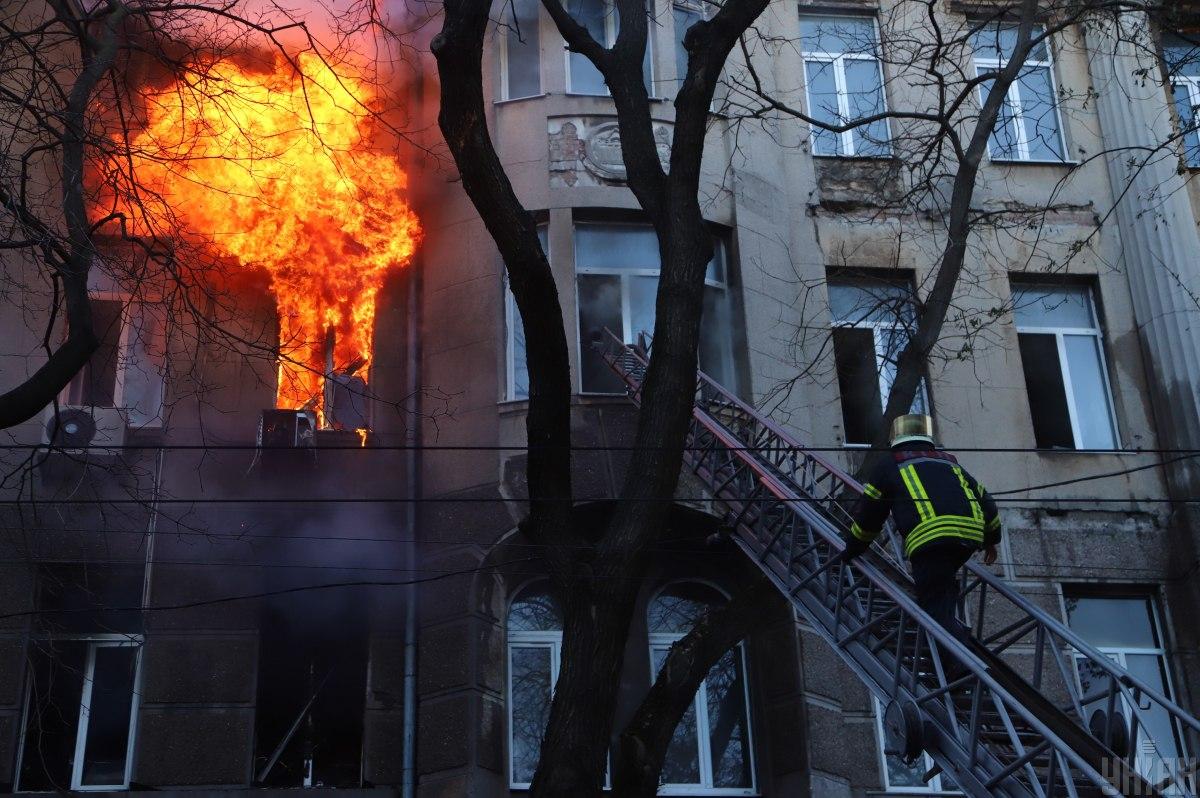 Замкнула двері і втекла: поліція з'ясувала страшні деталі пожежі в коледжі Одеси