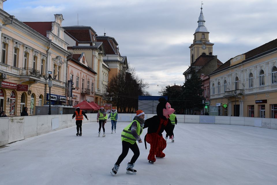 У Берегові офіційне відкриття ковзанки