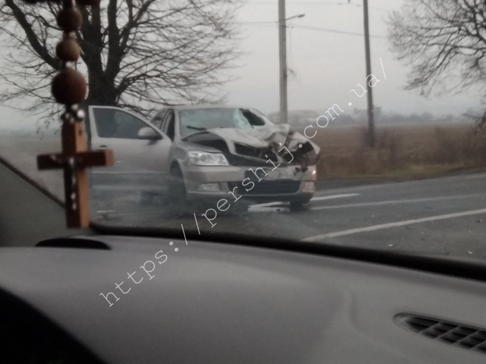 Ранкова ДТП на Закарпатті: "Skoda Octavia" не пропустила "Газель" (ФОТО)