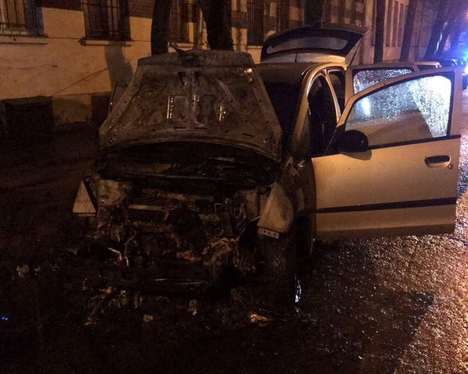 "Підійшла людина з закритим обличчям": у Львові журналістці спалили авто (ФОТО)