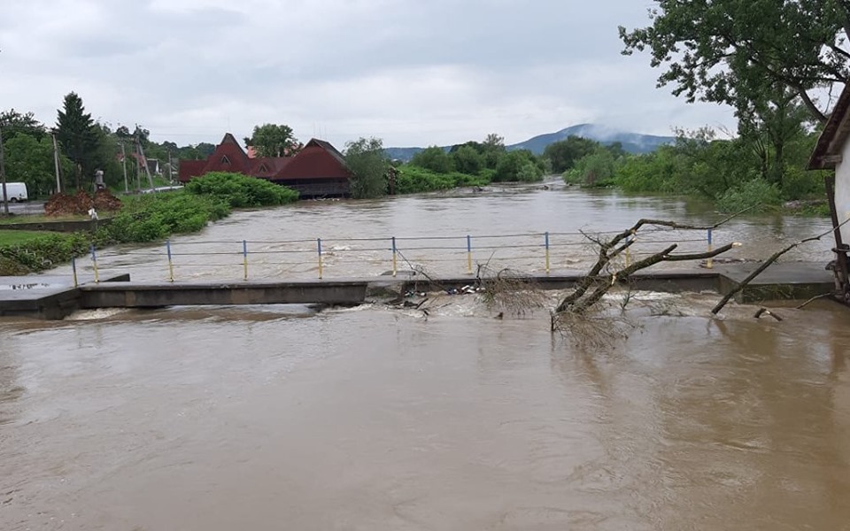 Повінь близько: небезпека великої води на Закарпатті (ФОТО)