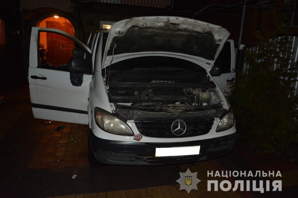 Підпал авто у Тячеві: за справу взялася поліція (ФОТО)