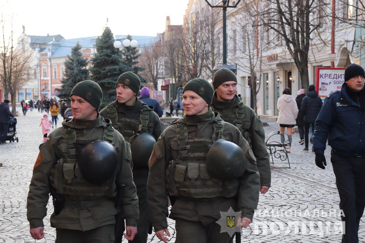 "Поставитись з розумінням": місто Мукачево та прилеглі території патрулює Нацгвардія