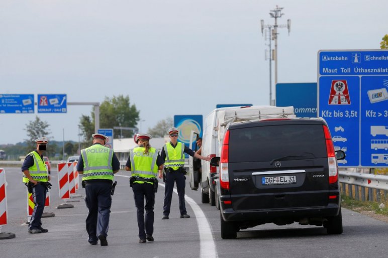 "Угорщина надасть транзит громадянам України, які "застрягли" на кордонах з Австрією та Хорватією"