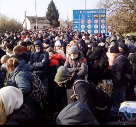 Закарпатці прориваються додому через КПП «Чоп» - тисячна черга (ФОТО)