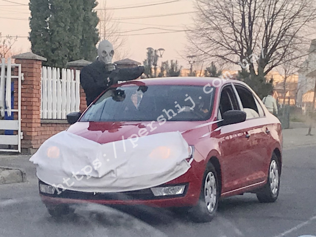 Мукачево майліпшоє: люди в протигазах, автівки у масках (ФОТО)