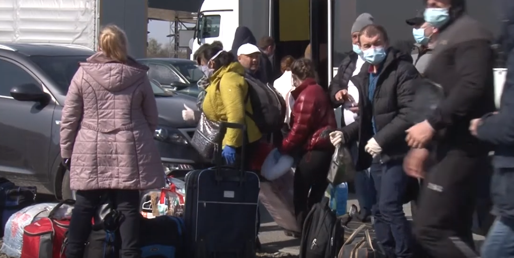 "Додому на свята": за минулі вихідні через КПП "Тиса" в’їхали понад 3 тисячі осіб (ВІДЕО)