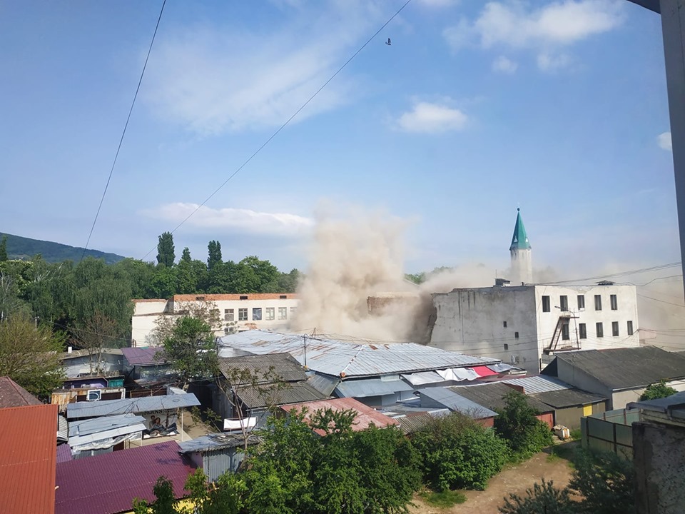 У Виноградові обвалилася будівля: під завалами померла людина (ФОТО)