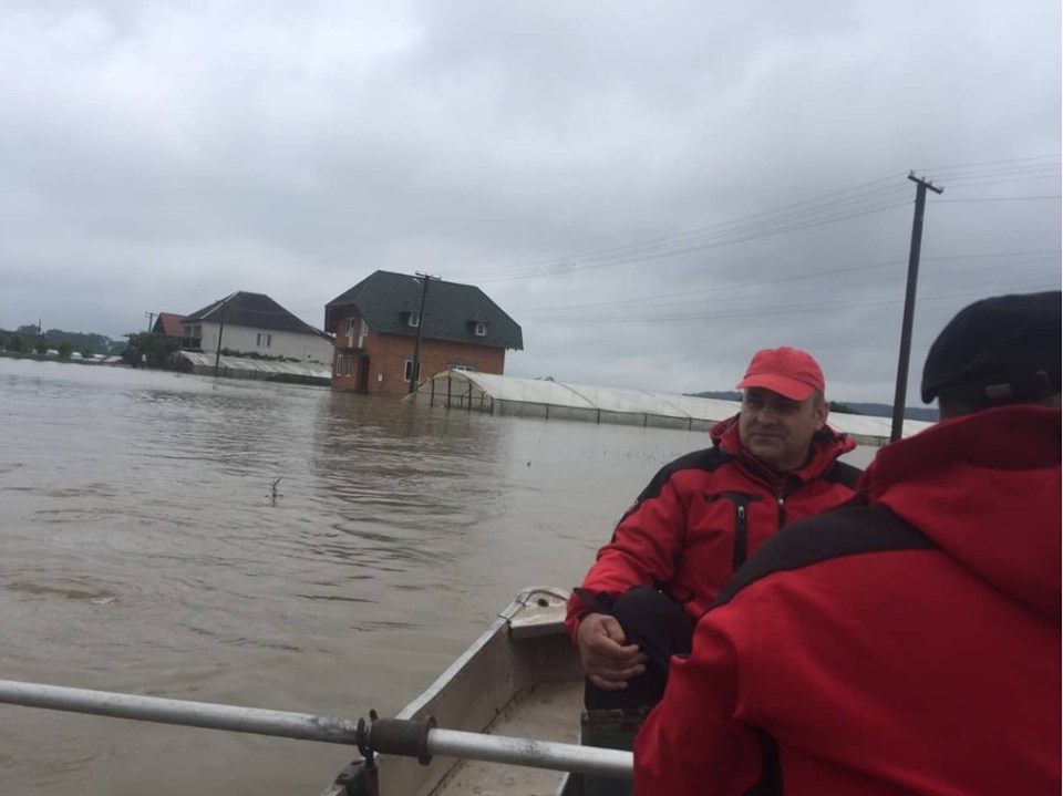 Погода зриває дах: повені, буревії та град стають на Закарпатті нормою (ФОТО)