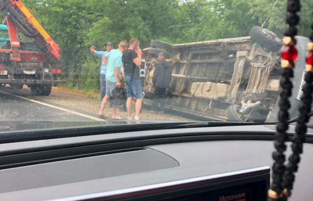 Мікроавтобус злетів у кювет: подробиці ДТП на Мукачівщині (ФОТО)