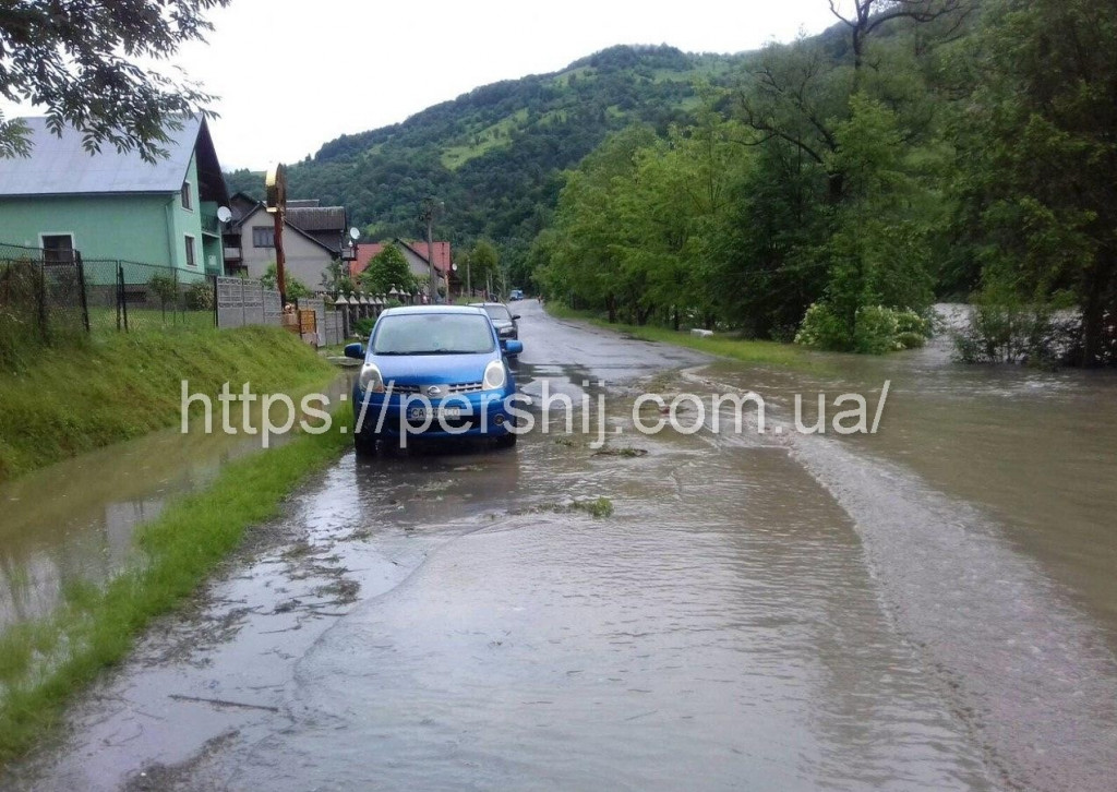 Рух трасою Мукачево-Рогатин в межах Рахівщини відновлено на всіх раніше підтоплених ділянках