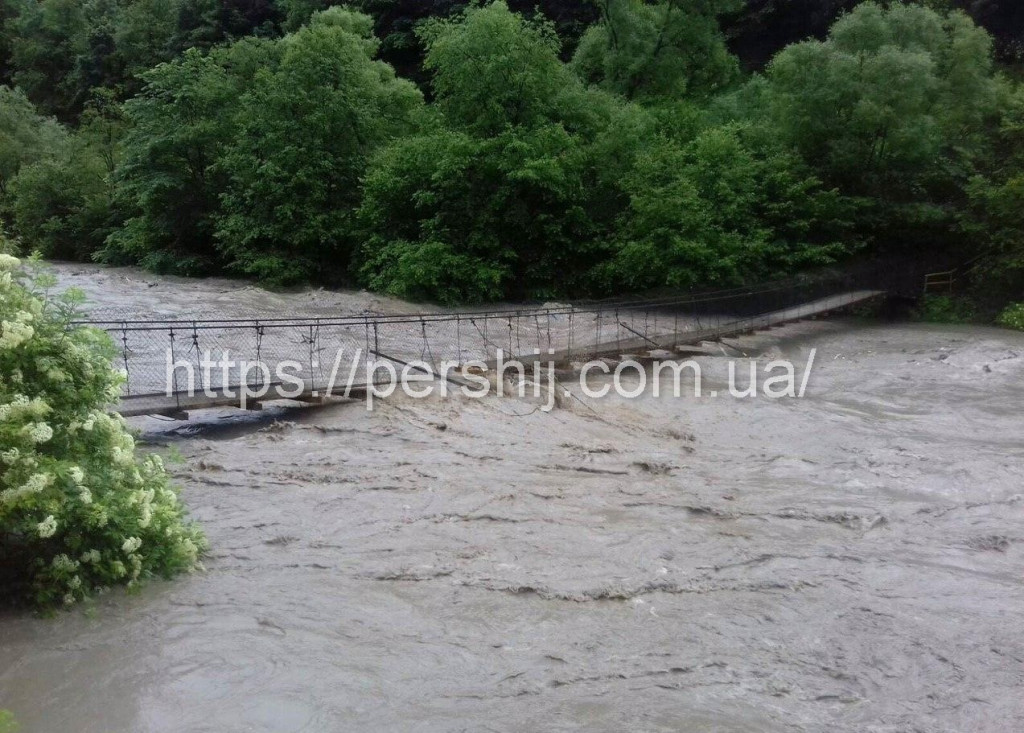 Рахівщина у воді: спецрепортаж з місця підтоплення (ФОТО, ВІДЕО)