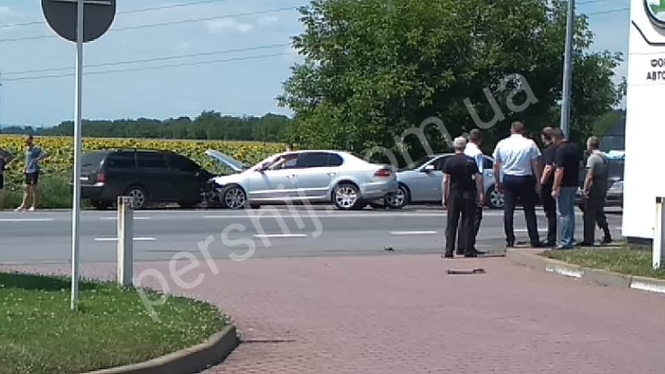 Вчорашню аварію за участі 6 авто в Мукачеві зафіксували камери спостереження (ВІДЕО)