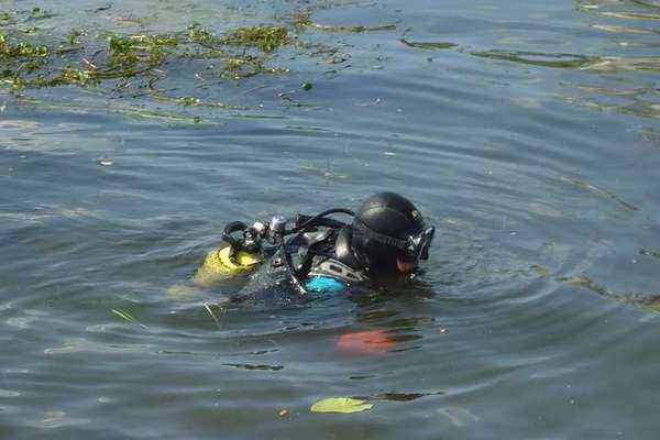 Шукали чотири дні: чоловіка який впав у "Ріку" в Хусті знайшли водолази