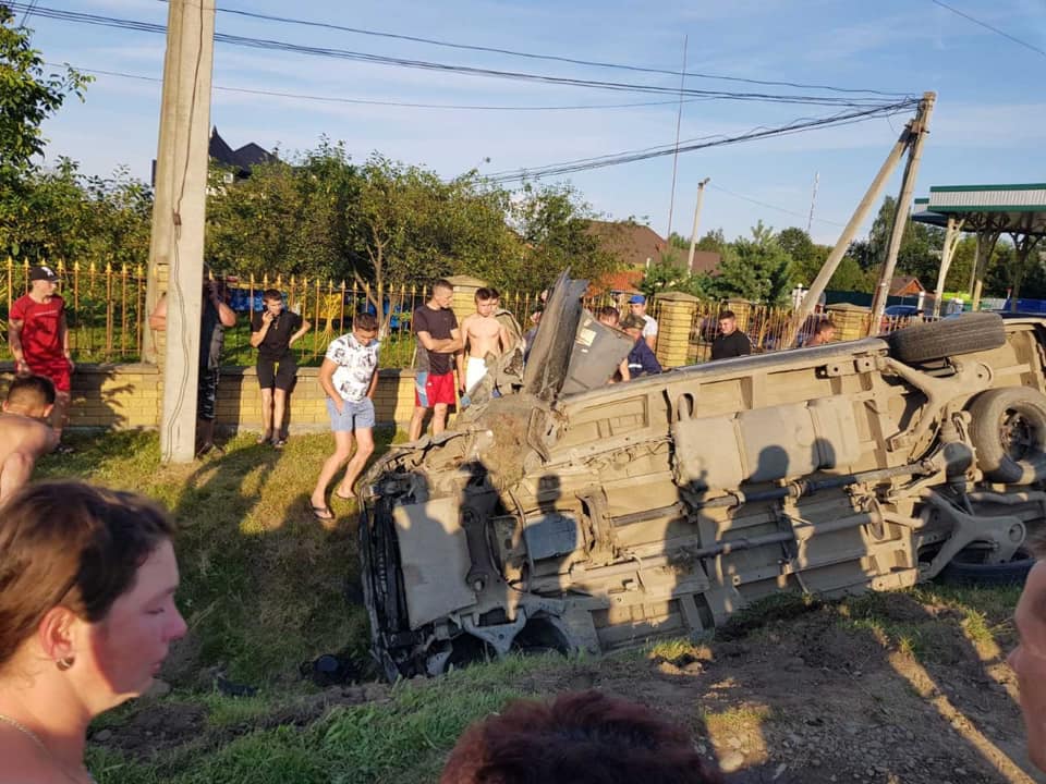 Загинула уся сім’я: внаслідок лобового зіткнення на Прикарпатті загинуло троє людей (ФОТО)