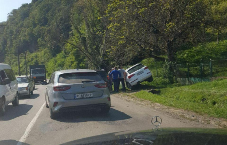 На Перечинщині трапилась ДТП: водій не впорався з кермуванням (ФОТО)