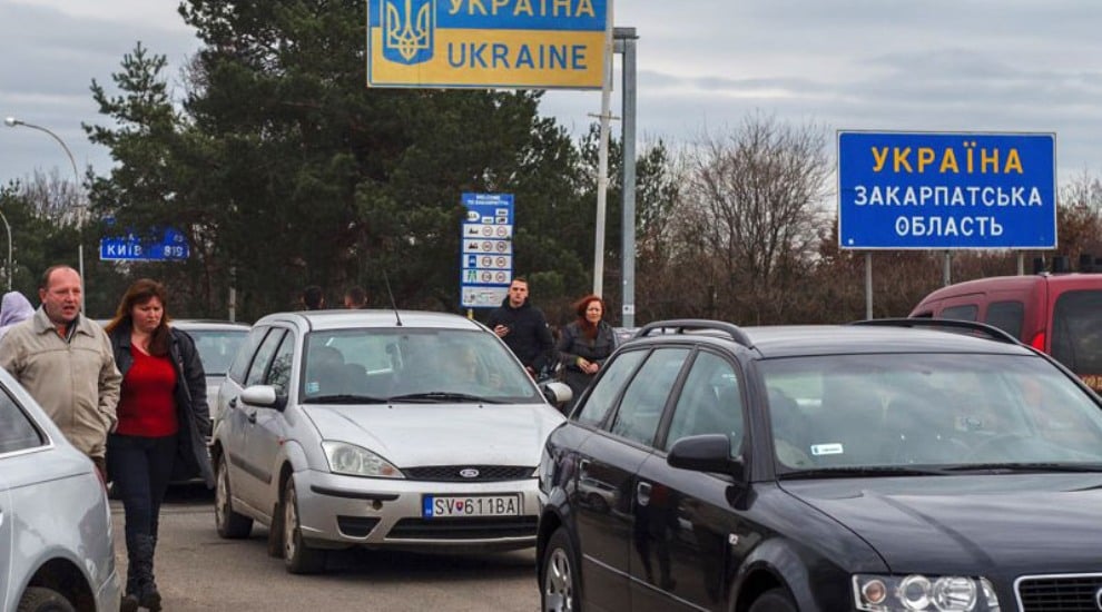 До уваги закарпатців: що робити якщо через карантин не змогли вчасно вивезти з України авто на тимчасовій реєстрації