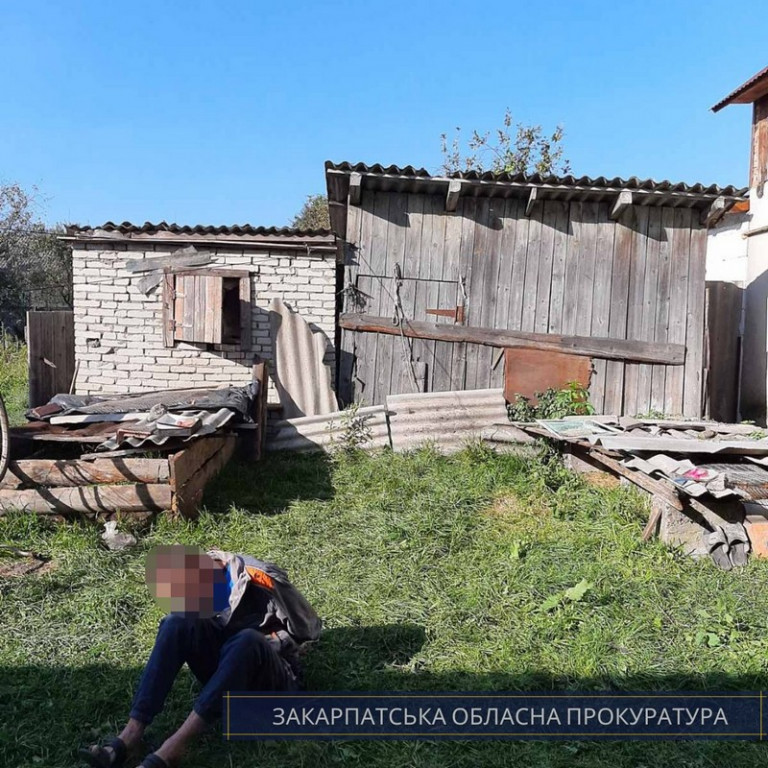 Вдарив ножем в обличчя та в область серця: на Виноградівщині чоловік порізав жінку (ФОТО)