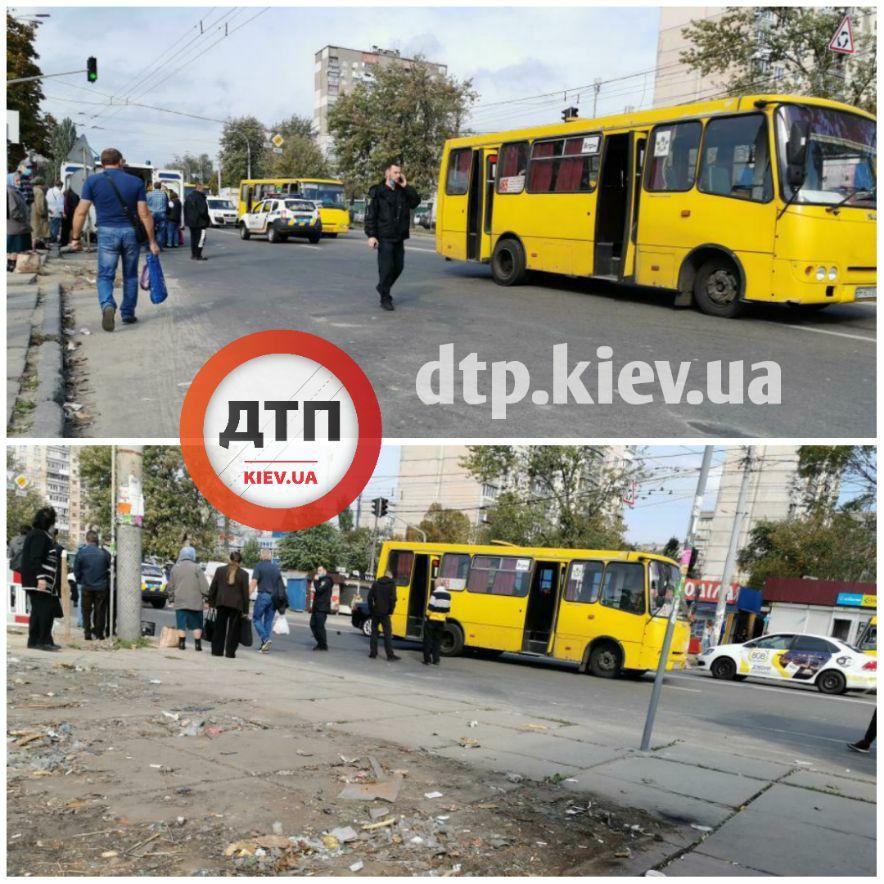 В Києві маршрутка збила пішоходів: двоє травмовані, одна померла (ФОТО, ВІДЕО)