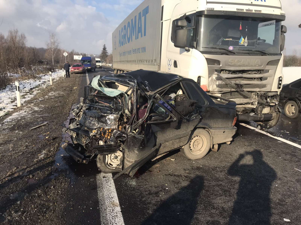 Миттєва смерть: чергова ДТП на Мукачівщині забрала життя щонайменше трьох людей (ФОТО)