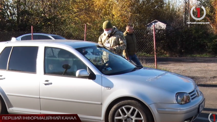 Особливості перетину: Словаччина закрила кілька пунктів пропуску з Україною (ВІДЕО)