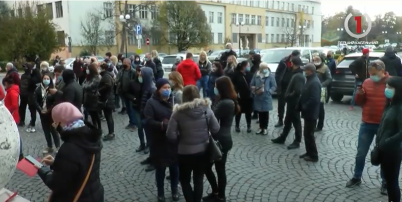 Підприємці біля стін Закарпатської ОДА вкотре відстоюють право на працю (ВІДЕО)