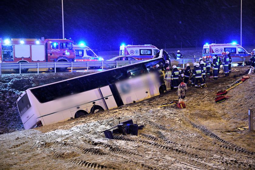 Ще один автобус з українцями потрапив у ДТП у Польщі: є жертви (ФОТО)