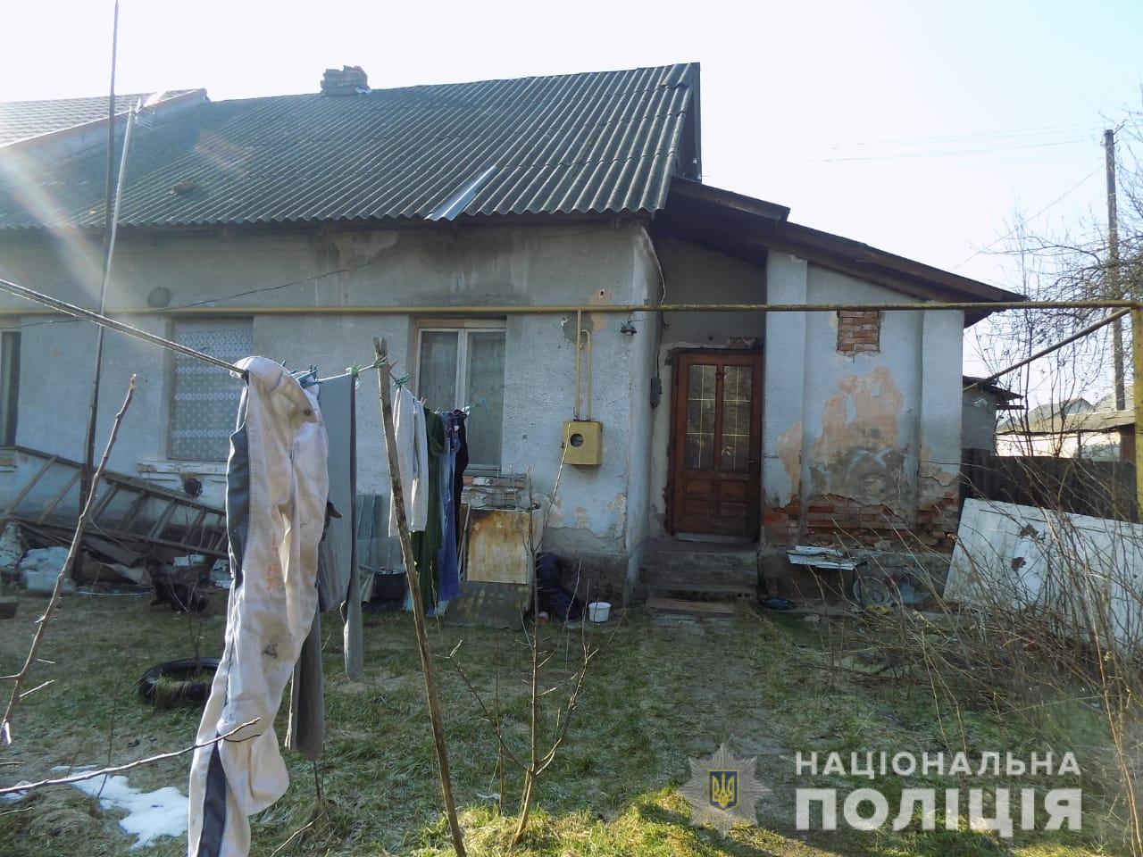 В Хусті чоловік вбив свого товариша й сам подзвонив у поліцію (ФОТО)