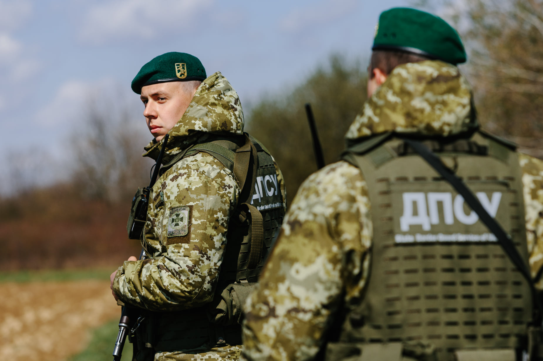 На закарпатському кордоні виявили підозрілих осіб, які незаконно потрапили у країну (ФОТО)