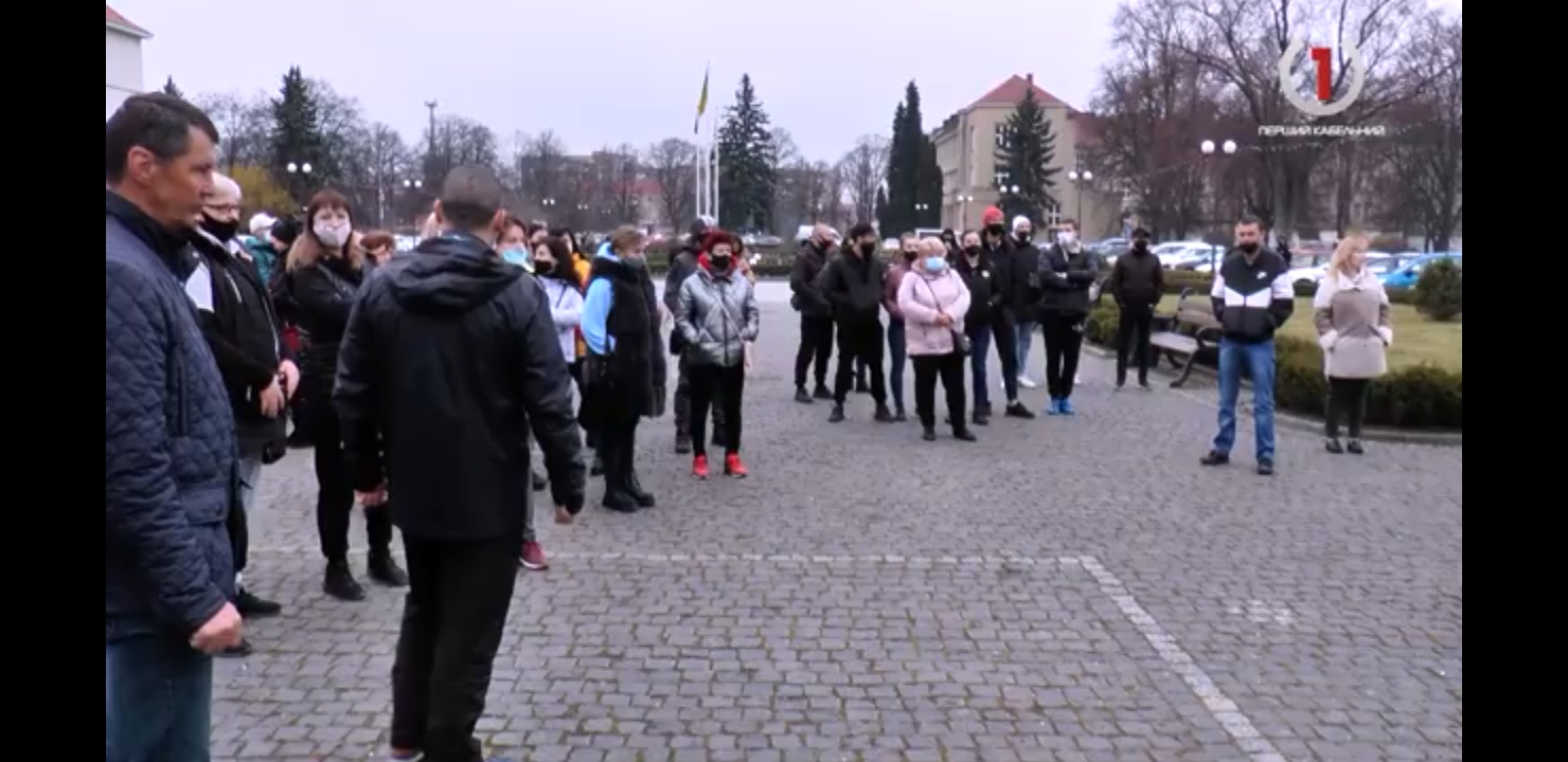 Мітинг підприємців: в Ужгороді вимагали рівних умов праці для усього бізнесу (ВІДЕО)