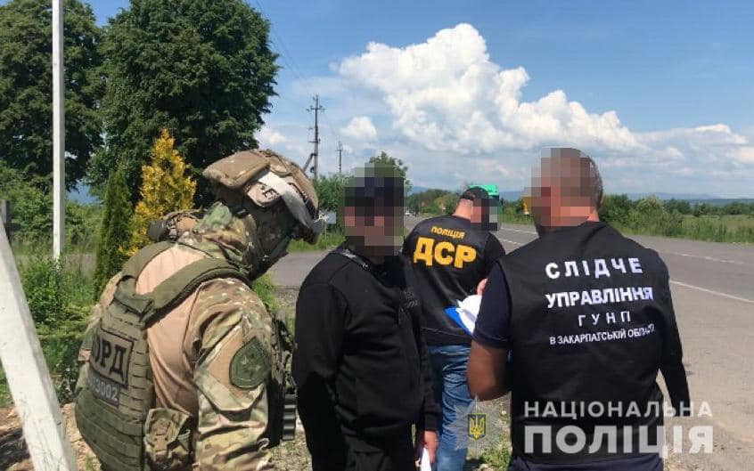 Припинили злочинну діяльність: закарпатські поліцейські повідомили про підозру кримінальному авторитету (ФОТО)